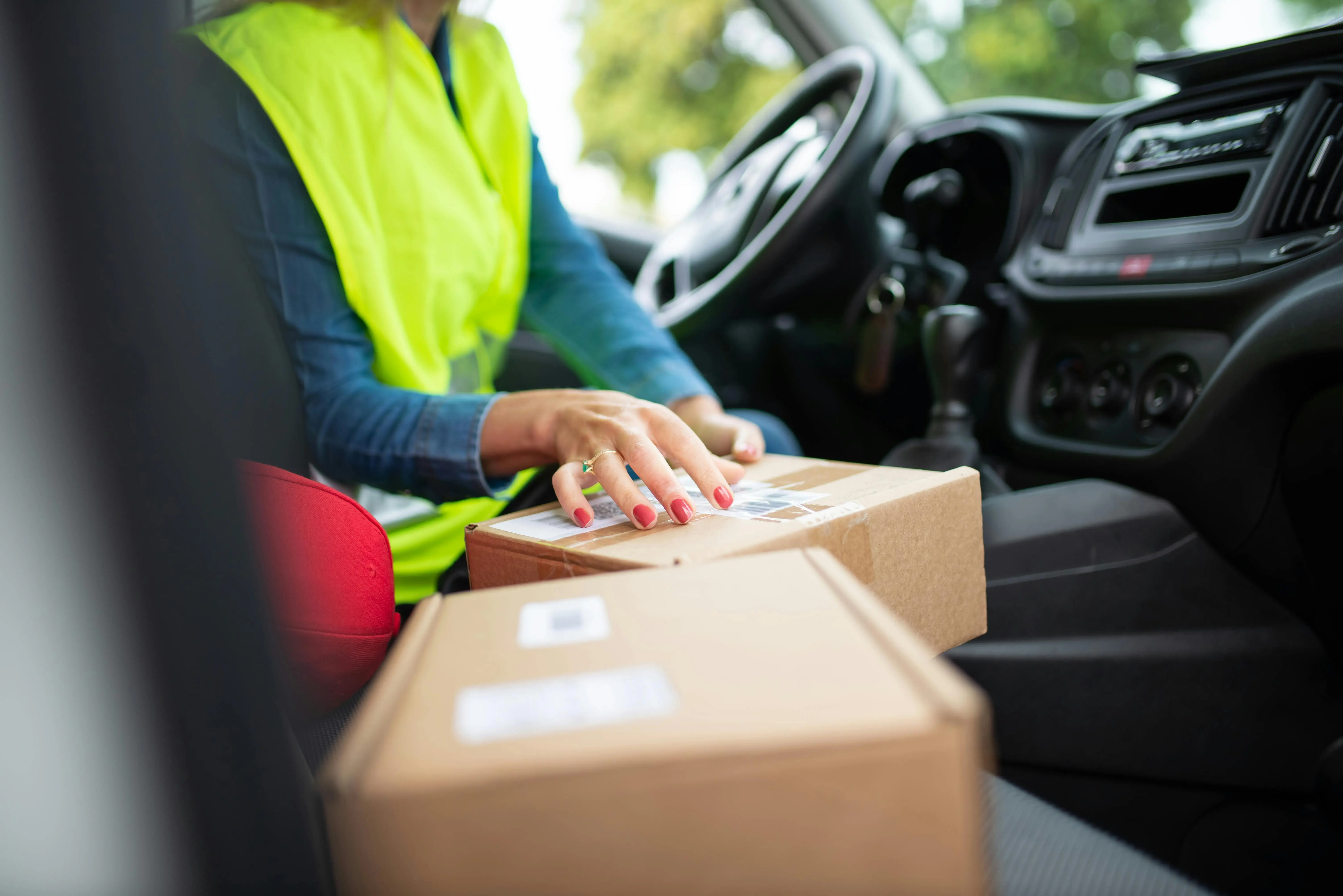 Urgent package delivery driver Dubai